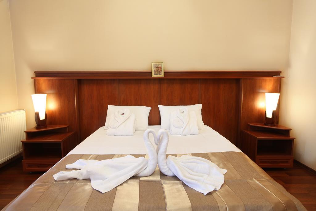 Astoria Hotel Tbilisi Ngoại thất bức ảnh