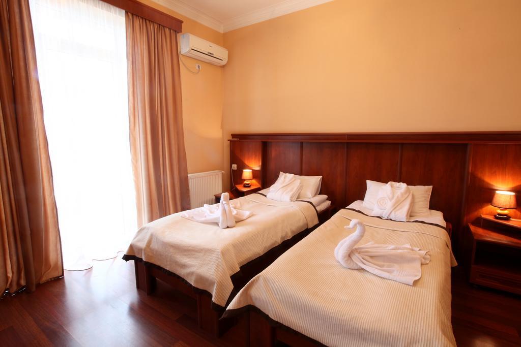 Astoria Hotel Tbilisi Ngoại thất bức ảnh