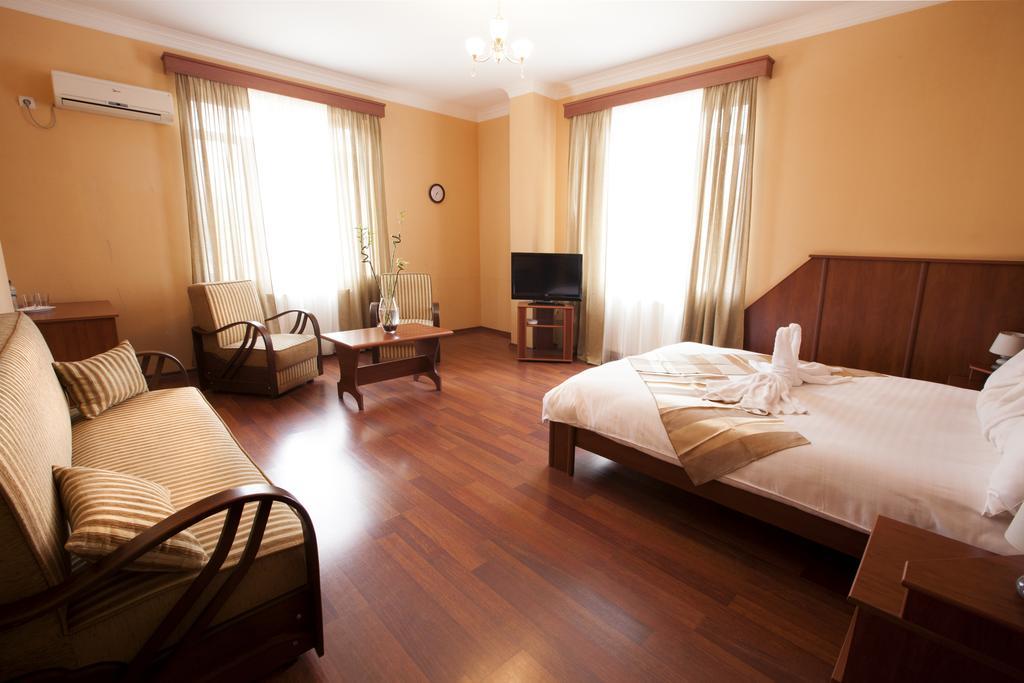 Astoria Hotel Tbilisi Ngoại thất bức ảnh